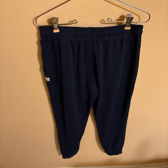 Vuori Performance Joggers in Navy Heather - Picture 4 of 5